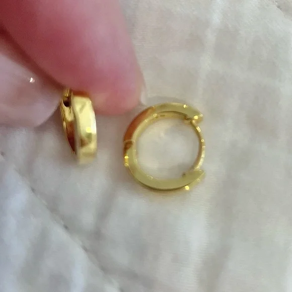 Madewell Gold Hoop Earrings - Picture 3 of 4